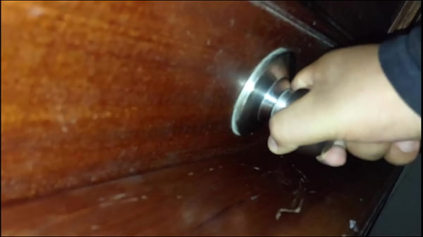 ESPIANDO A MI MADRASTRA CULONA MIENTRAS DUERME